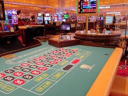 bdt 77 Live Baccarat Table — Dealer and cards shown on a mobile screen